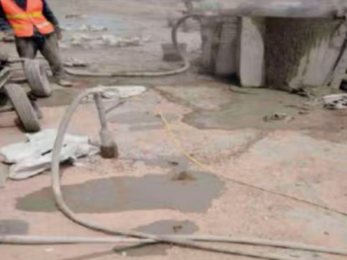 蔡甸水泥混凝土路面板底注浆技术 路面脱空注浆整治方案