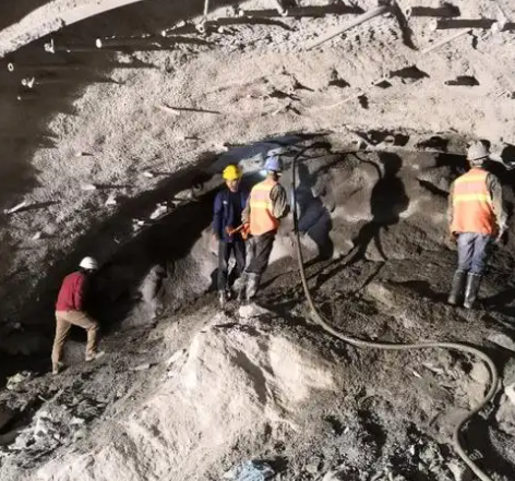 蔡甸拱顶带模注浆料的施工流程及注意事项